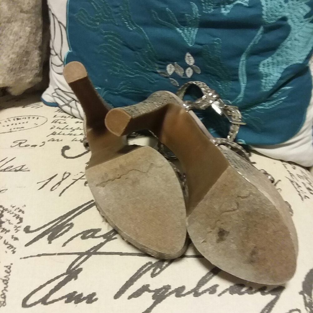 Lavender /gray silver platform heels - Picture 5 of 11